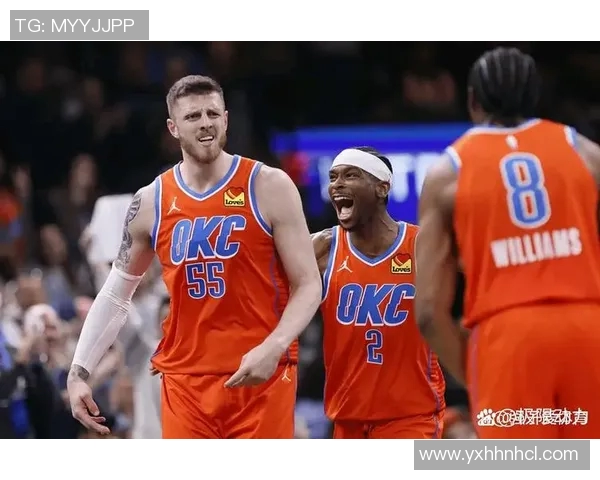 火箭与雷霆激战八月二十五日赛场精彩瞬间回顾与分析